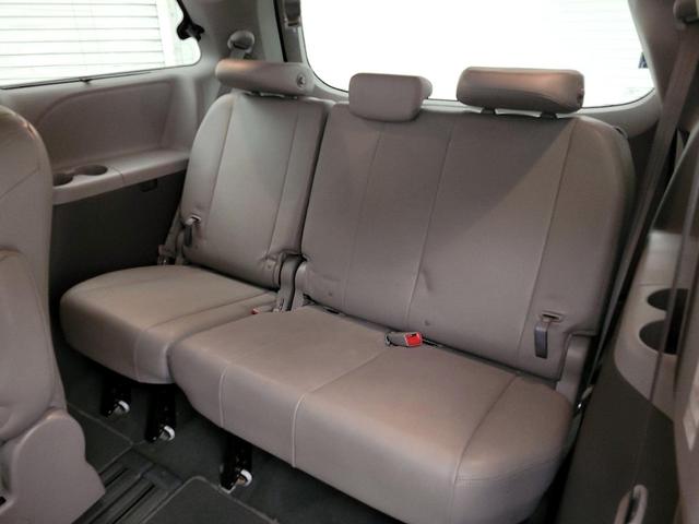 Photo of 2019 White Toyota Sienna