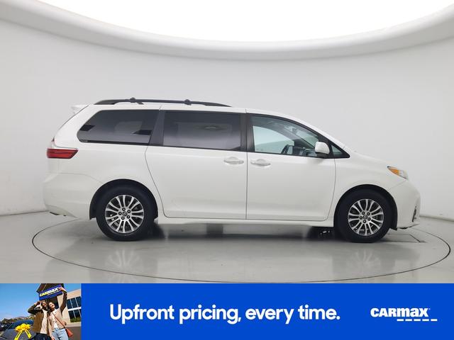 Photo of 2019 White Toyota Sienna