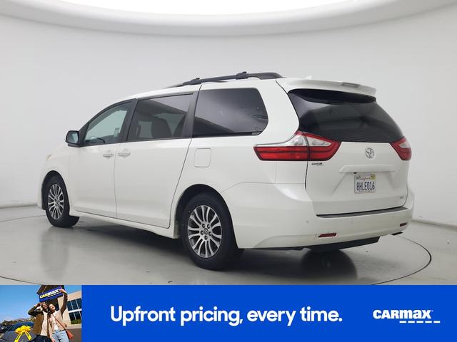 Photo of 2019 White Toyota Sienna