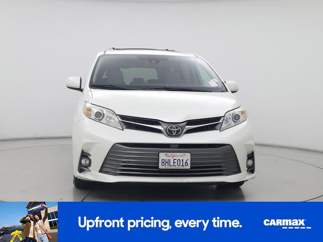 Photo of 2019 White Toyota Sienna