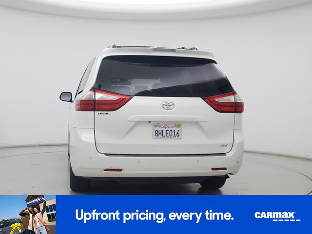 Photo of 2019 White Toyota Sienna