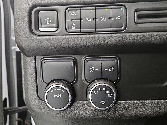 Photo of 2022 White Chevrolet Tahoe