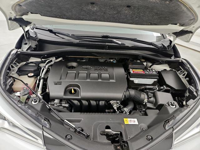 Photo of 2019 White Toyota C-HR