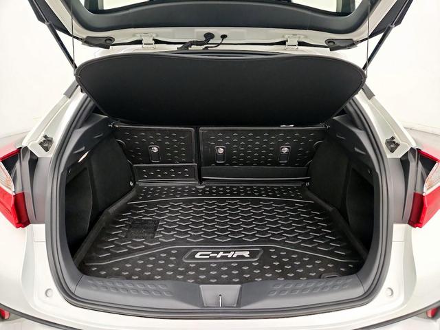 Photo of 2019 White Toyota C-HR