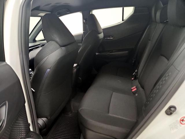 Photo of 2019 White Toyota C-HR