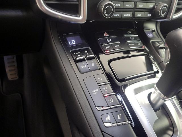 Photo of 2017 Burgundy Porsche Cayenne