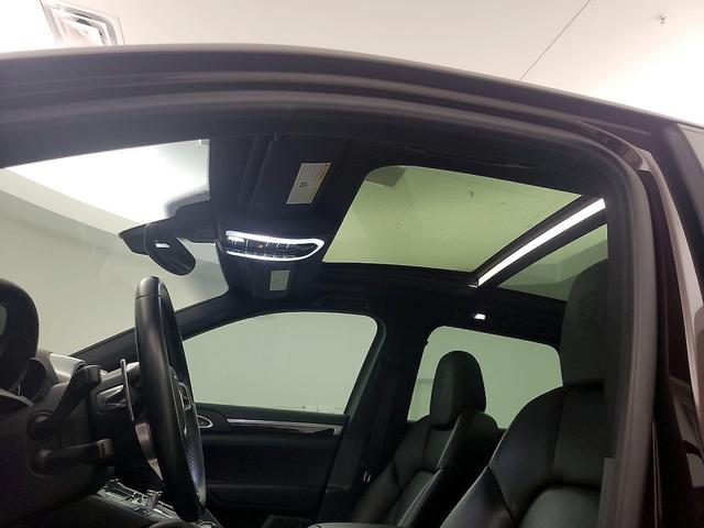 Photo of 2017 Burgundy Porsche Cayenne