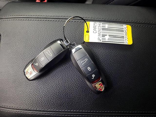 Photo of 2017 Burgundy Porsche Cayenne