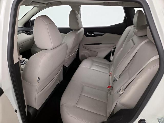 Photo of 2017 Pearl Nissan Rogue Sport