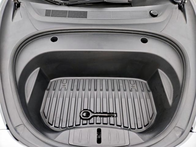 Photo of 2022 White Tesla Model 3
