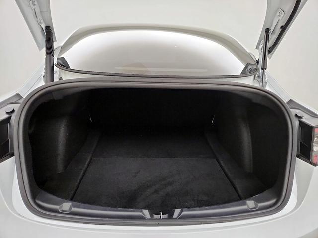 Photo of 2022 White Tesla Model 3