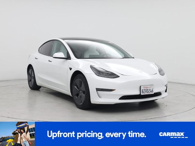 Photo of 2022 White Tesla Model 3
