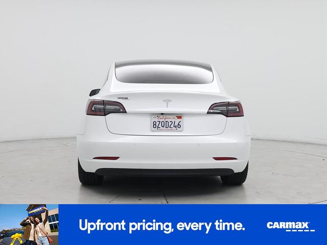 Photo of 2022 White Tesla Model 3