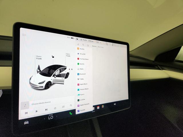 Photo of 2022 White Tesla Model 3