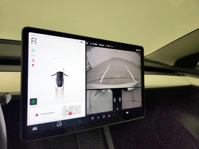 Photo of 2022 White Tesla Model 3