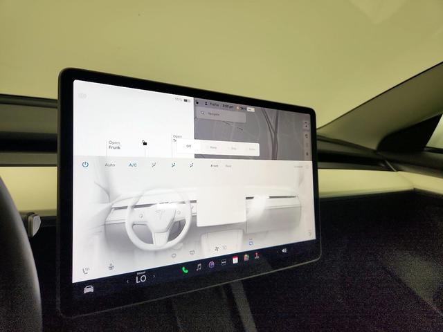 Photo of 2022 White Tesla Model 3
