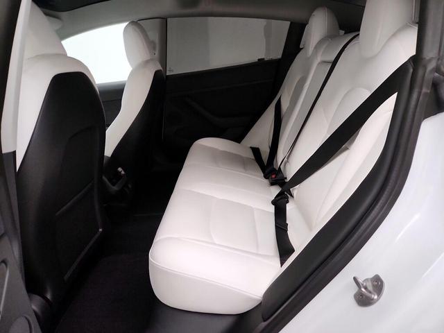 Photo of 2022 White Tesla Model 3