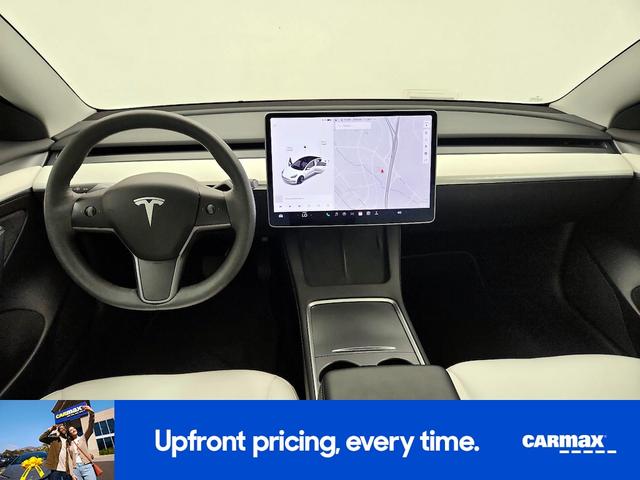 Photo of 2022 White Tesla Model 3