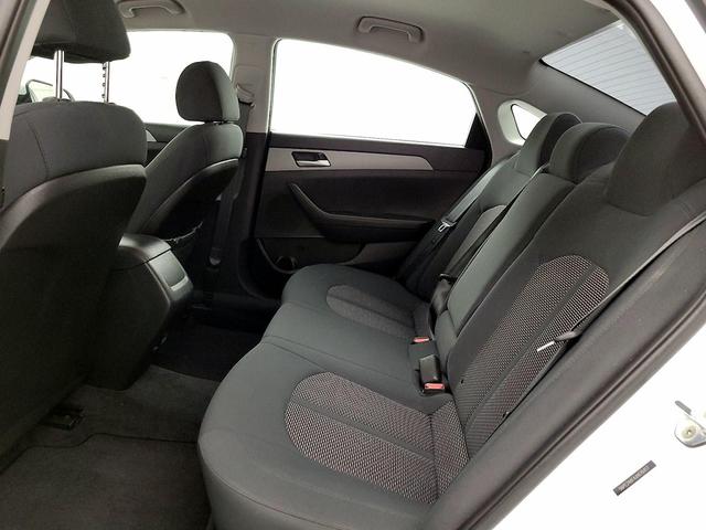 Photo of 2018 White Hyundai SONATA