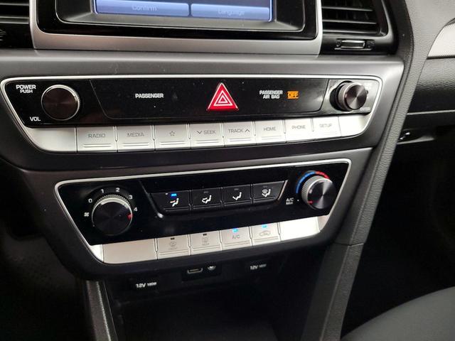 Photo of 2018 White Hyundai SONATA
