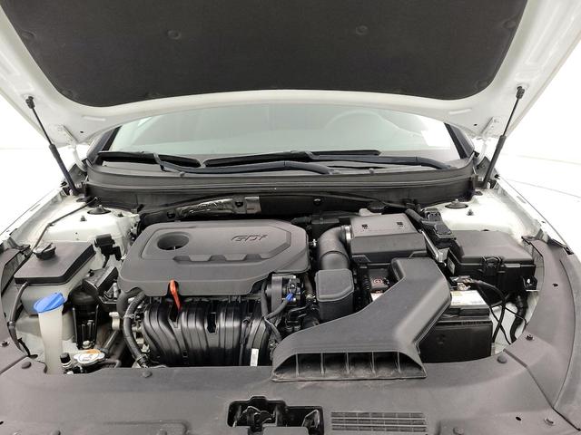 Photo of 2018 White Hyundai SONATA