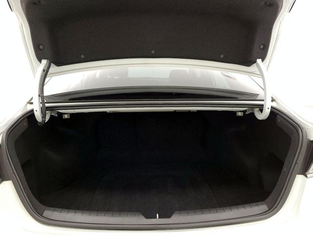Photo of 2018 White Hyundai SONATA