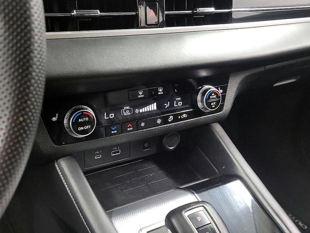 Photo of 2023 Blue Mitsubishi Outlander