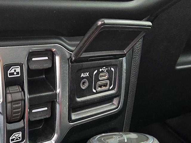Photo of 2023 Gray Jeep Wrangler