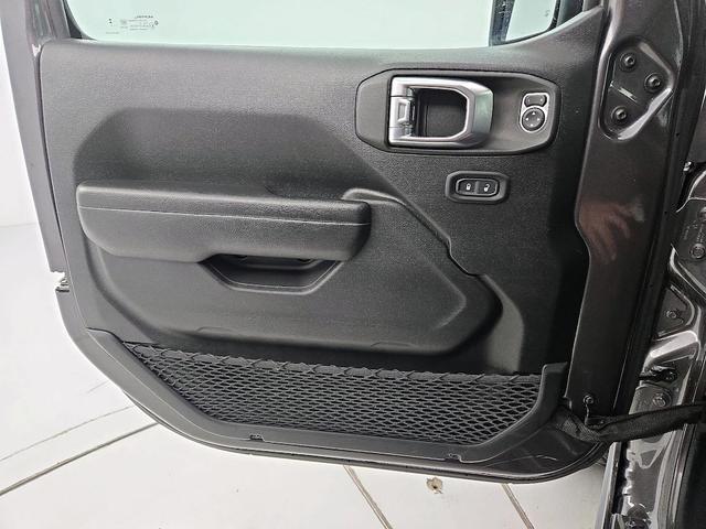 Photo of 2023 Gray Jeep Wrangler