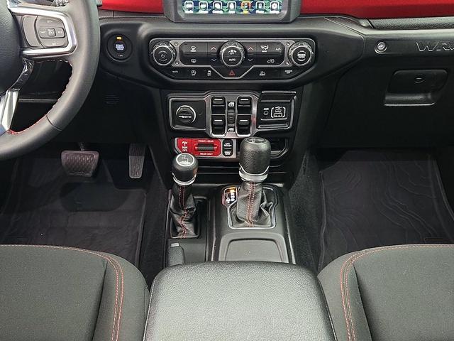 Photo of 2023 Gray Jeep Wrangler