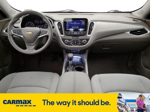 Photo of 2023 White Chevrolet Malibu