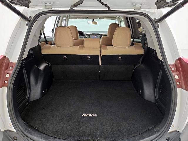 Photo of 2015 White Toyota RAV4