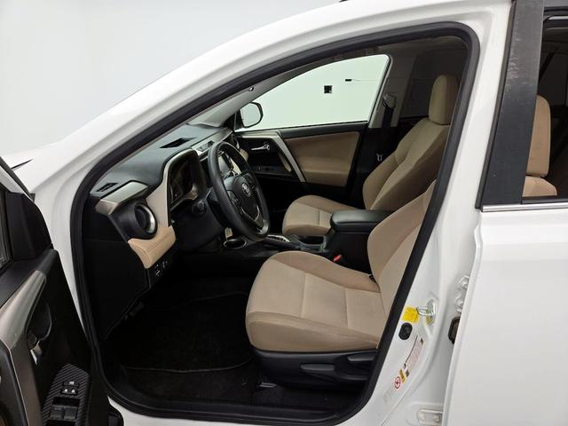 Photo of 2015 White Toyota RAV4
