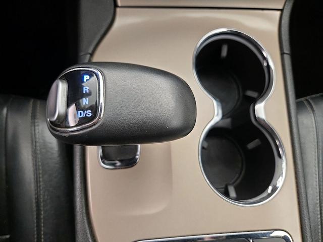 Photo of 2015 Burgundy Jeep Grand Cherokee