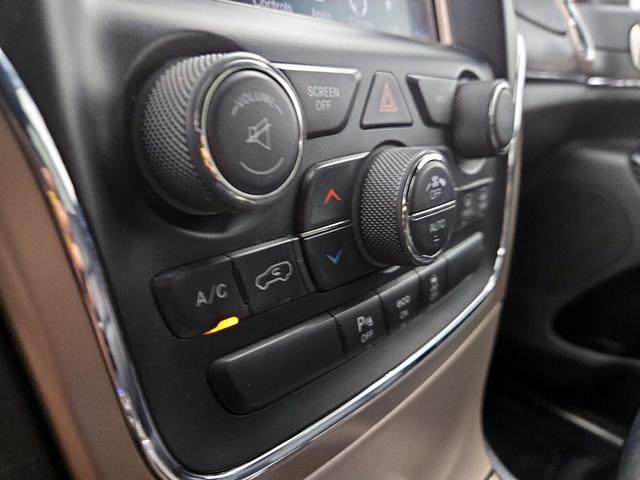 Photo of 2015 Burgundy Jeep Grand Cherokee