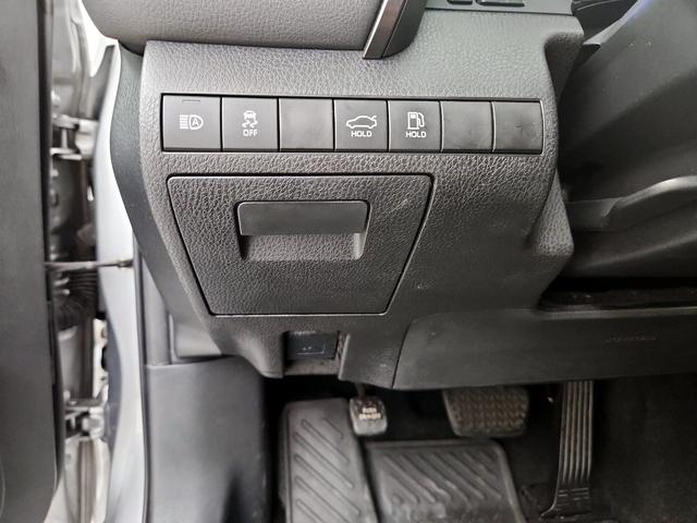 Photo of 2019 Silver Toyota Camry