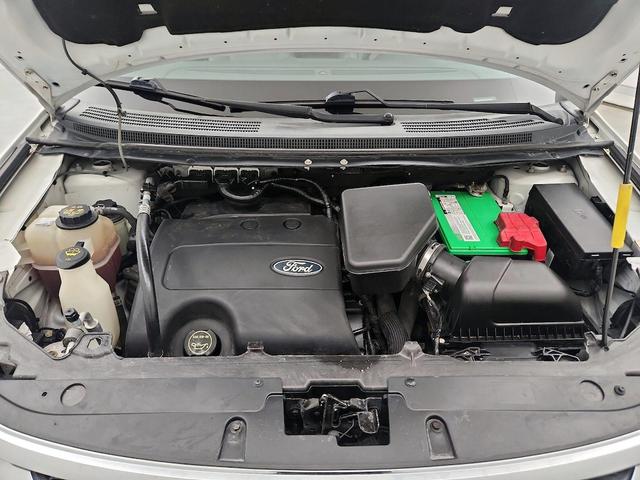 Photo of 2014 White Ford Edge