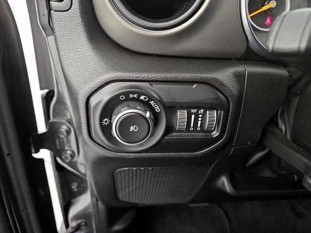 Photo of 2021 Gray Jeep Wrangler