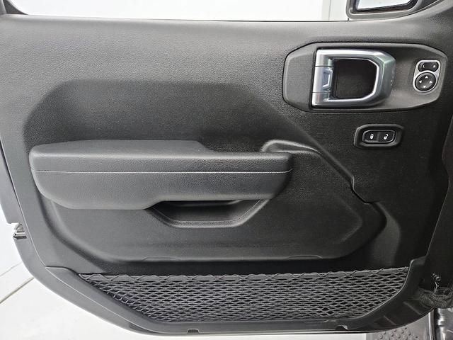 Photo of 2021 Gray Jeep Wrangler
