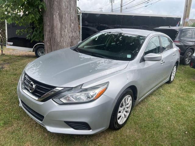 Photo of 2018 Silver Nissan Altima