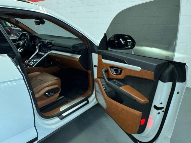 Photo of 2021 WHITE Lamborghini Urus