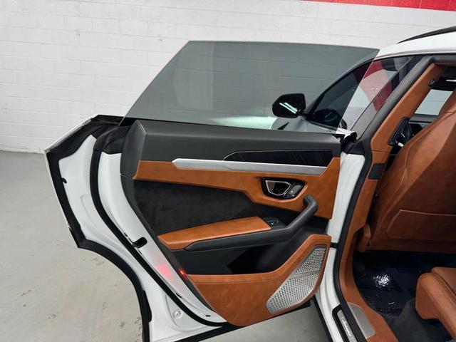 Photo of 2021 WHITE Lamborghini Urus