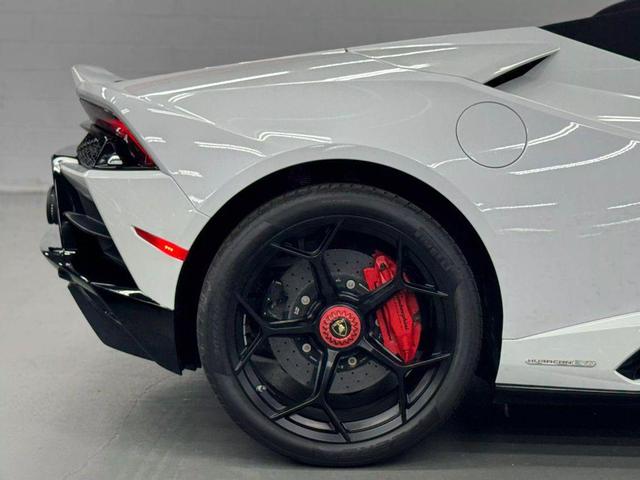 Photo of 2020 WHITE Lamborghini Huracan EVO