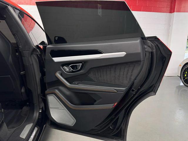 Photo of 2019 BLACK Lamborghini Urus