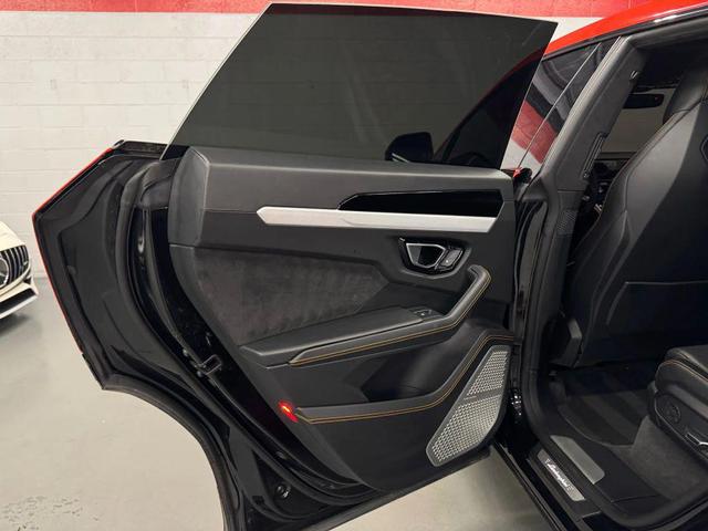 Photo of 2019 BLACK Lamborghini Urus