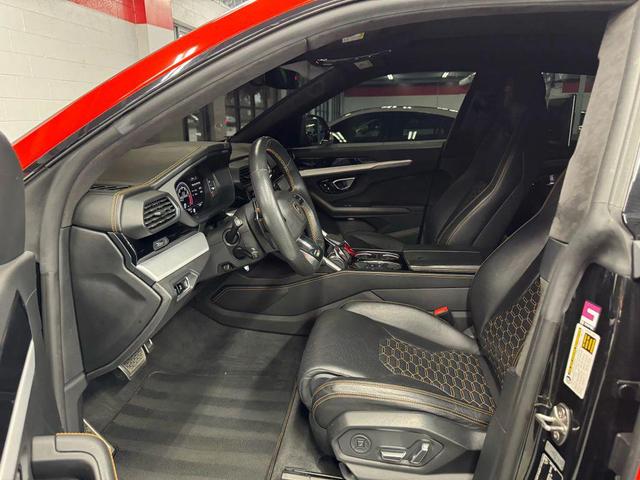 Photo of 2019 BLACK Lamborghini Urus