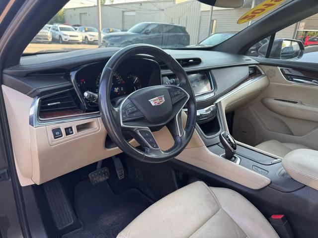 Photo of 2019 GRAY Cadillac XT5