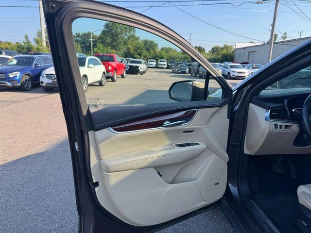 Photo of 2019 GRAY Cadillac XT5