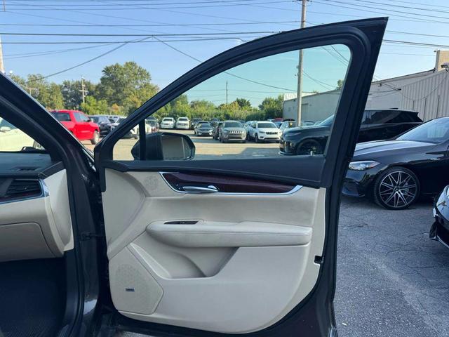 Photo of 2019 GRAY Cadillac XT5