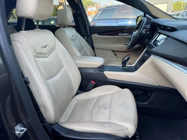 Photo of 2019 GRAY Cadillac XT5